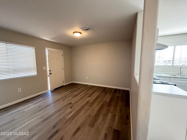 Building Photo - 506 N Iroquois Ave