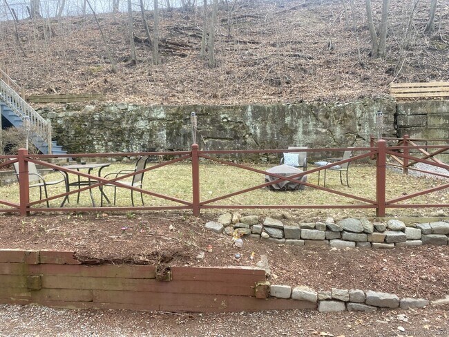 Building Photo - 21 S Division St