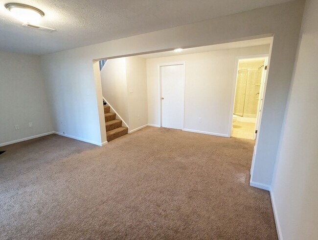 Building Photo - 1390 David Ln