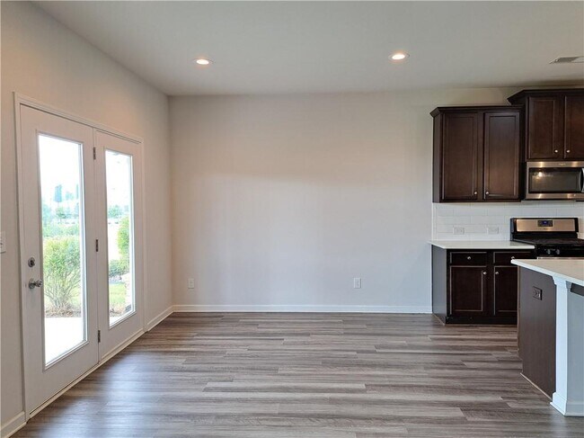 Building Photo - 3329 Long Creek Dr