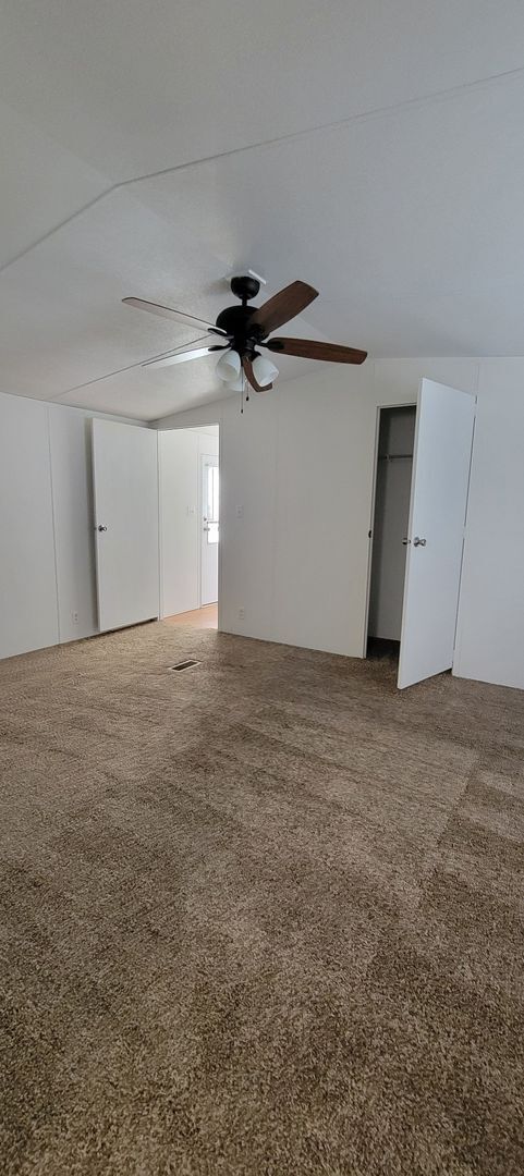 Building Photo - Ready to Move in
