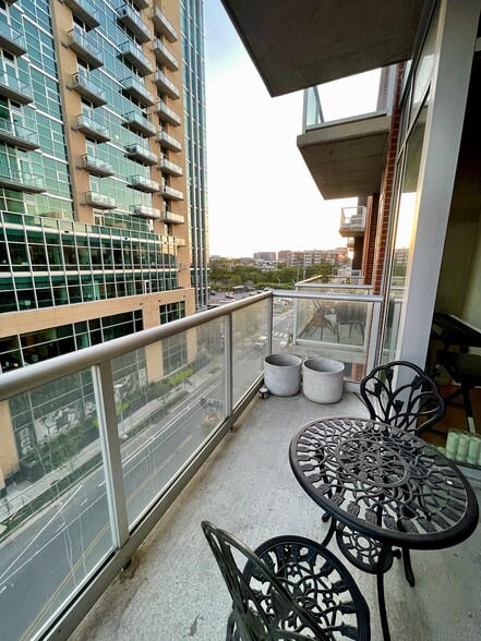 Building Photo - 600 12th Ave S