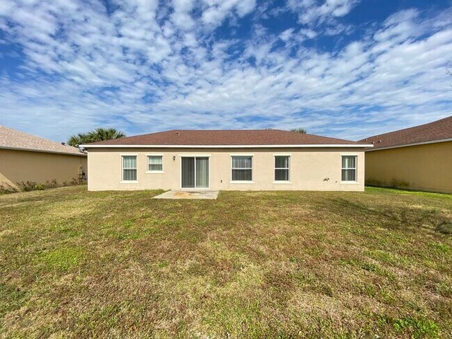 Building Photo - Bella Pointe-Yacht Club Drive Kissimmee, F...