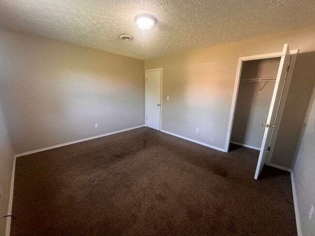 Building Photo - 15525 Tampa Rd