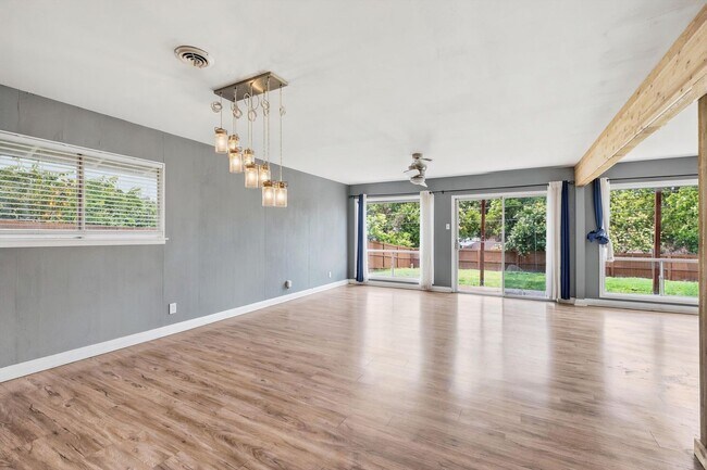 Building Photo - Modern Open Floor Plan