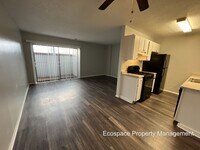 Building Photo - 2 Bedroom 1 Bathroom Garden Level Apartment in Aurora