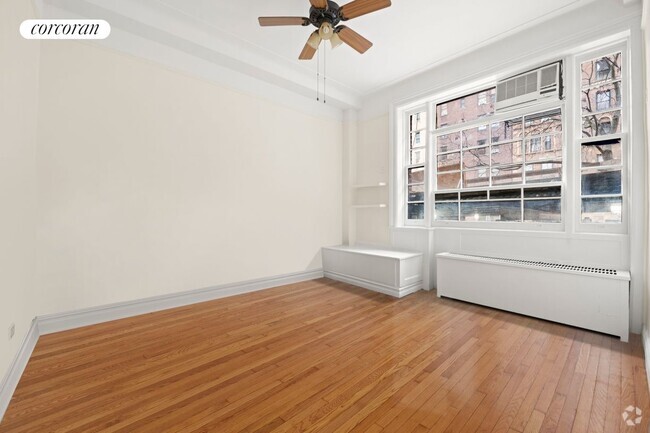 Building Photo - 140 W 79th St