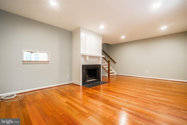 Building Photo - 2426 Falls Pl Ct