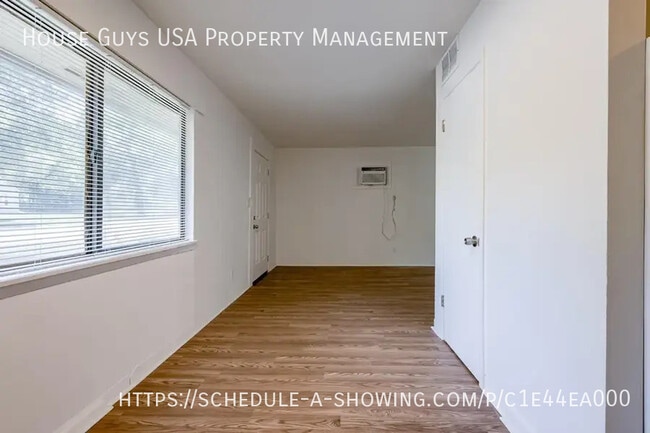 Building Photo - 15216 Bellaire Ave