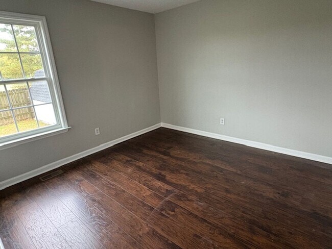 Building Photo - LaVergne-3BR/2BA-1250 SF