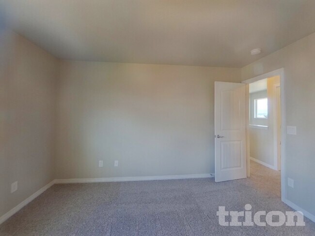 Building Photo - 10865 Aliso Dr