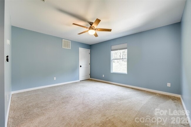 Building Photo - 440 Battery Cir
