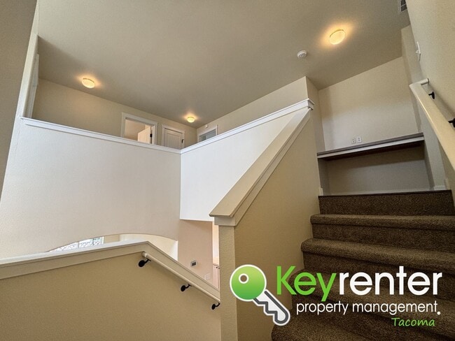 Building Photo - Newly Updated 5-Bedroom Home in Quiet Span...