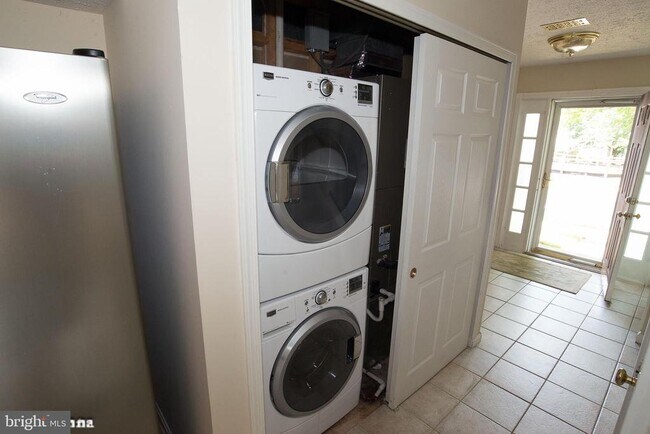 Building Photo - 6128 Hoskins Hollow Cir