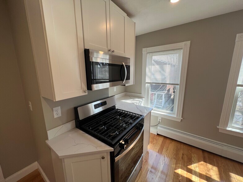 Building Photo - 2 Gilson Ter