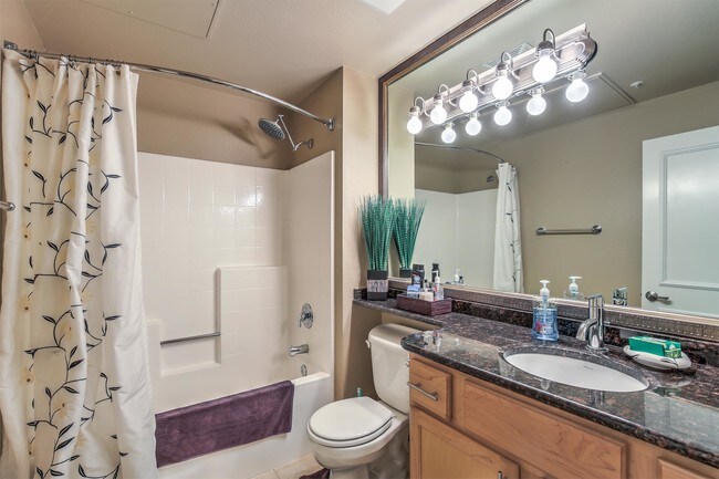 Building Photo - 210 E Flamingo Rd