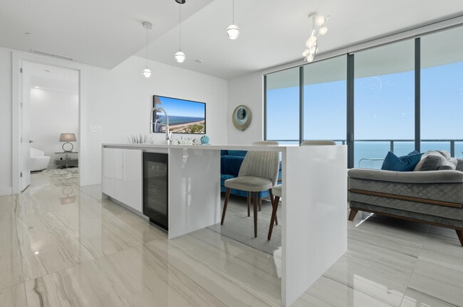 Building Photo - 730 N Ocean Blvd