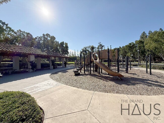 Building Photo - Desirable Oak Creek Community Detached Home with Two Car Garage