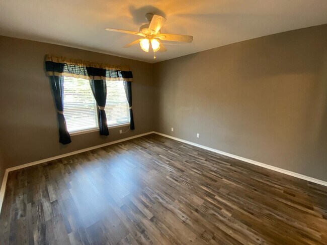 Building Photo - 7919 Martinelli