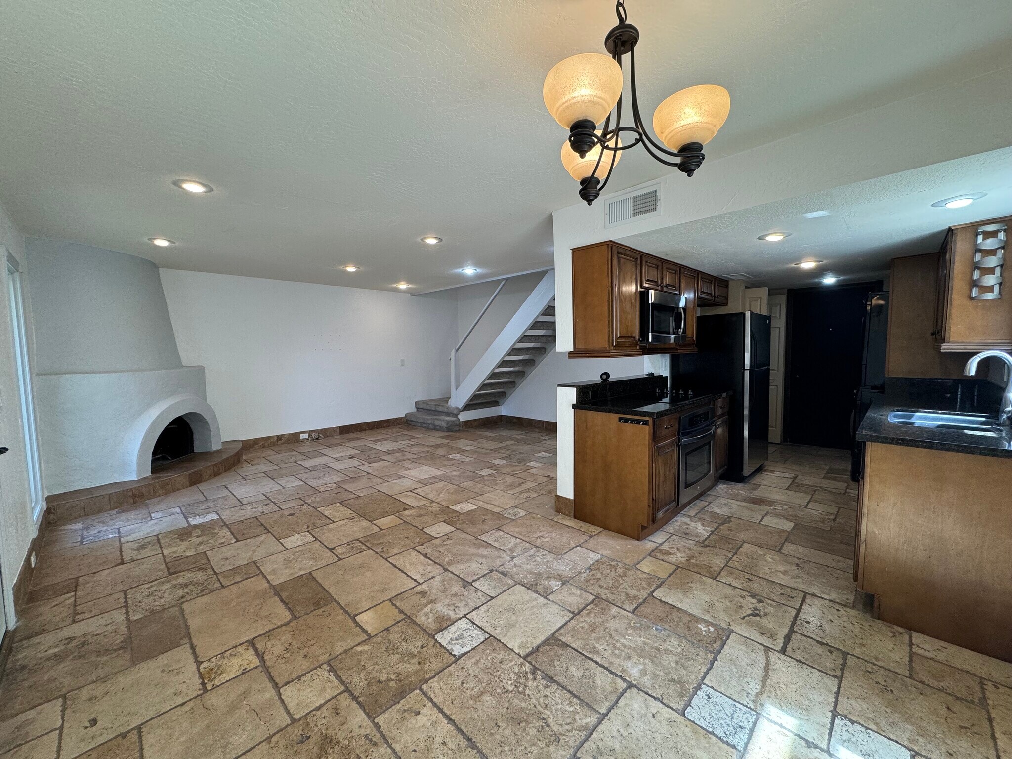Building Photo - 1802 E Frier Dr