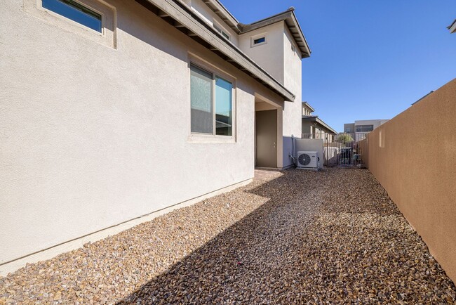 Building Photo - Exclusive Guard Gated - 55 + Community in ...