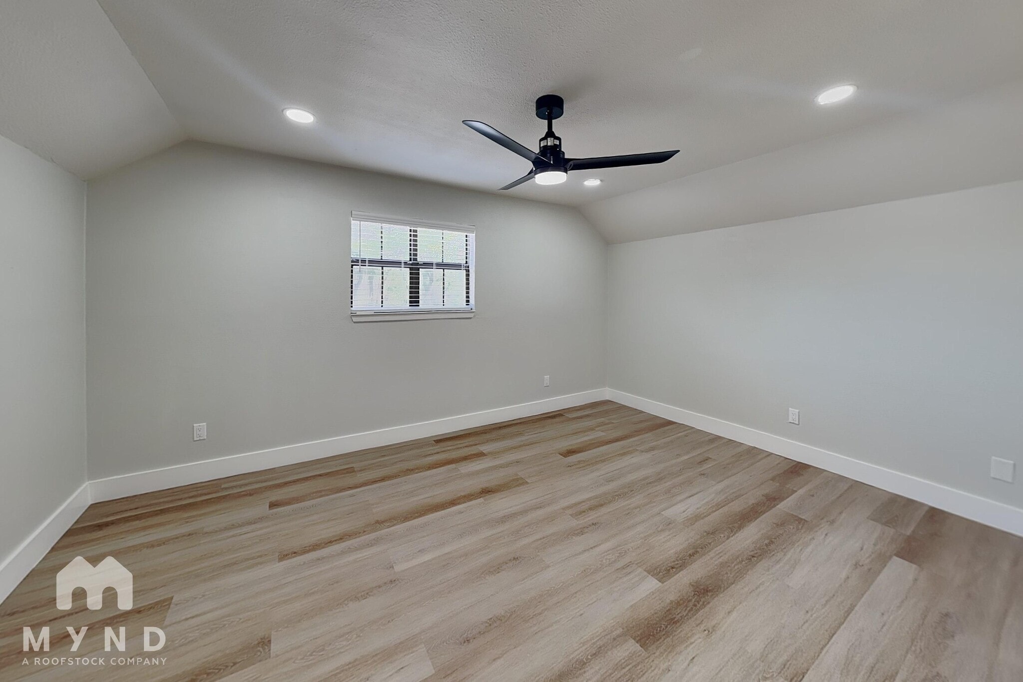 Building Photo - 1215 Spring Lake Dr