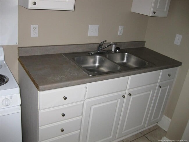 Building Photo - 1511 Fort Bragg Rd