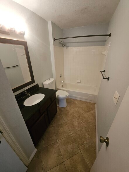 Building Photo - 7360 Westpointe Blvd