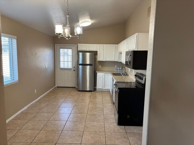 Building Photo - Charming 3BR House in Phoenix