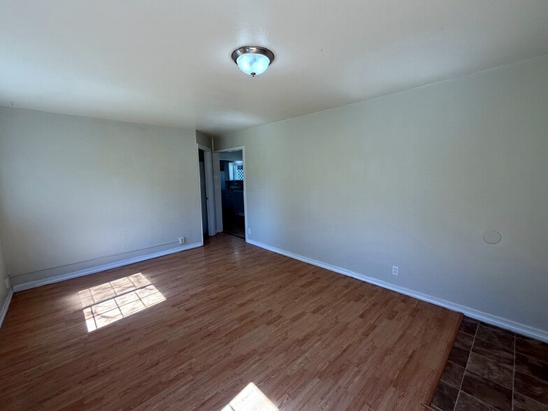 Building Photo - 1311 S 3rd Ave