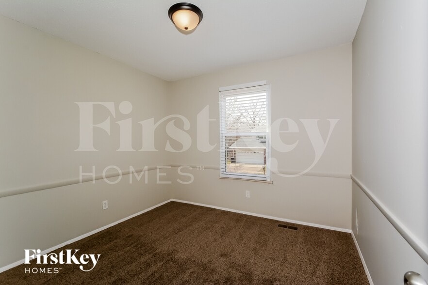 Building Photo - 578 Green Forest Dr