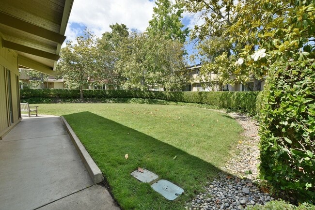 Building Photo - Beautiful Updated 3 Bedroom 2.5 Bath Townhouse in Desirable Cupertino Community!