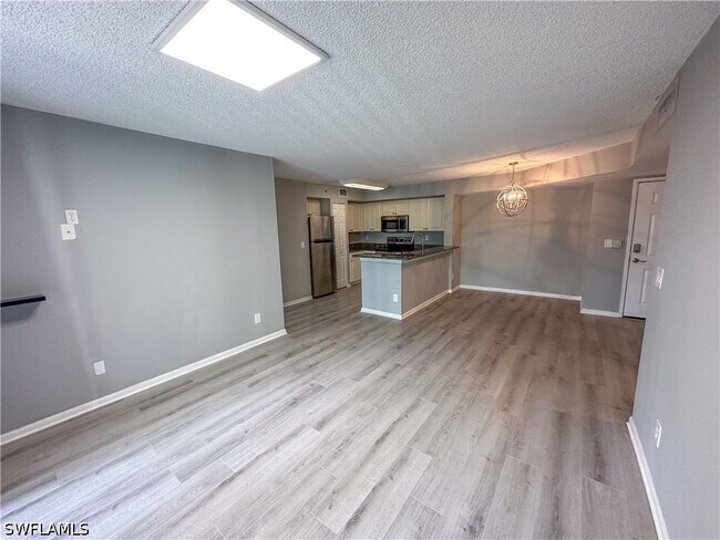 Building Photo - 1250 Wildwood Lakes Blvd