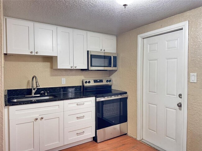 Building Photo - 37221 Marlu Ln