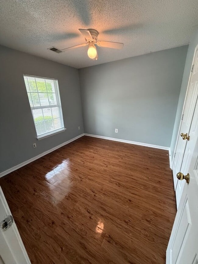 Building Photo - 148 Pinemast Court