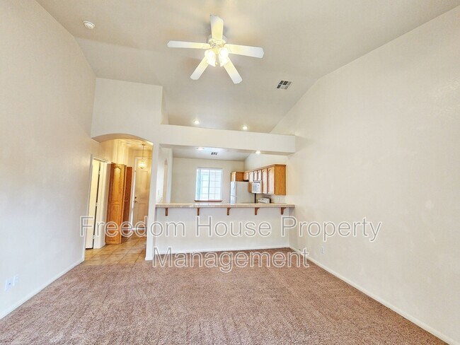 Building Photo - 1110 Red Butte St