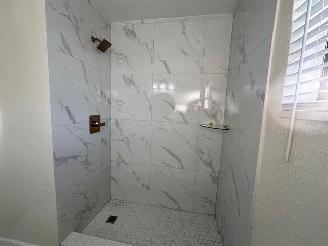 Building Photo - 5618 Aileen Dr