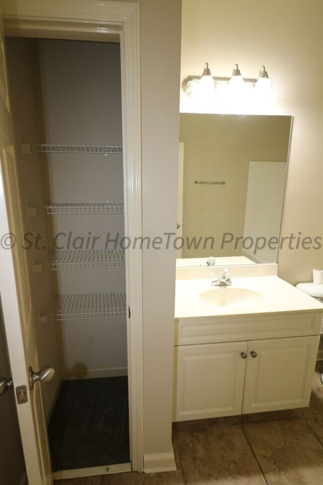 Building Photo - Large Family Home in Moody AL