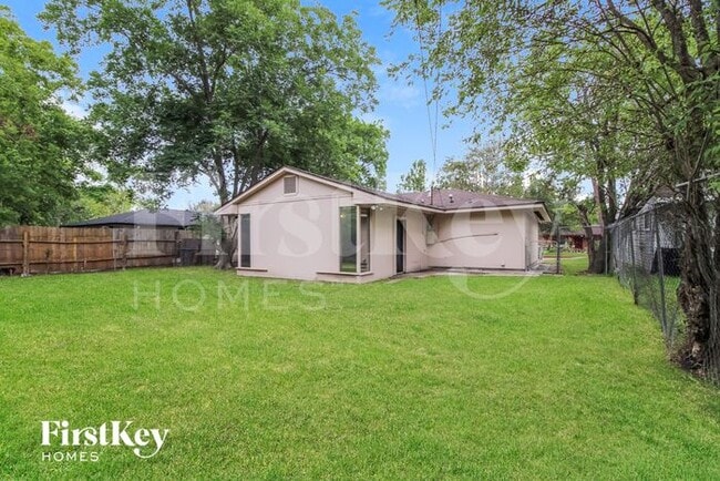 Building Photo - 4415 Akard St