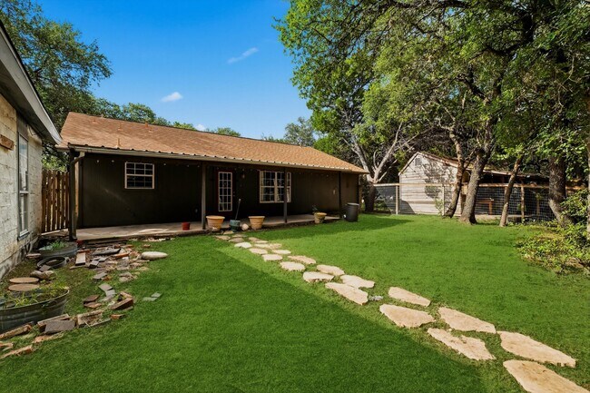 Building Photo - 8085 Old Austin Rd