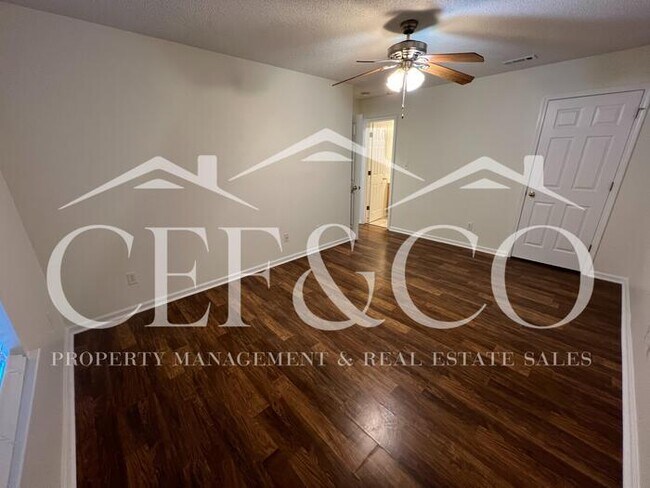 Building Photo - Lovely 2 bedroom 2 bathroom townhome now available.