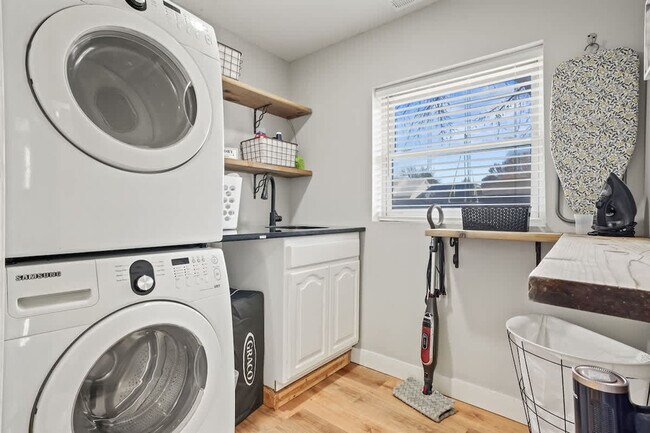 Building Photo - 1619 Ruby Ct