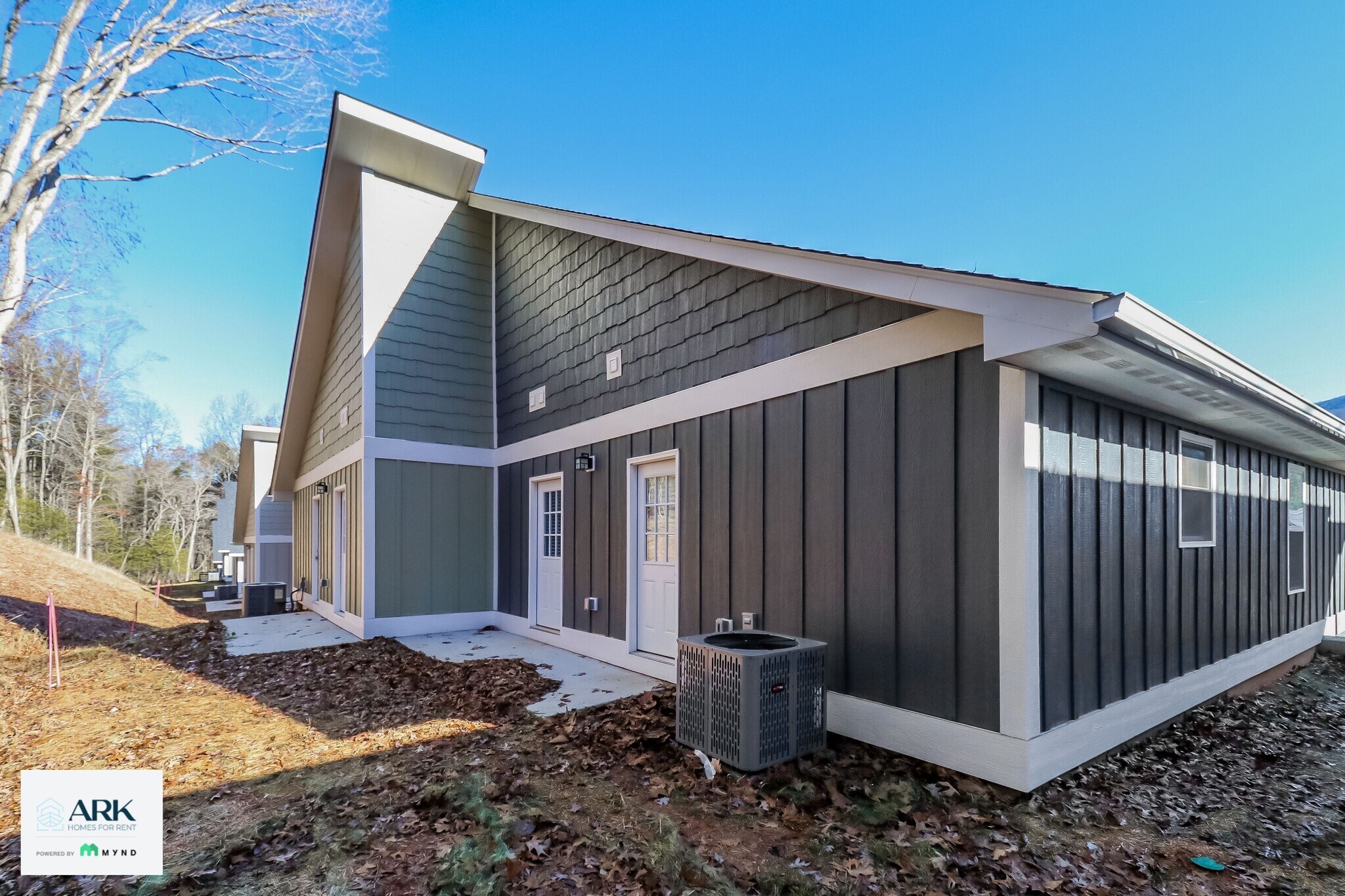 Building Photo - 440 Little Sycamore Ln