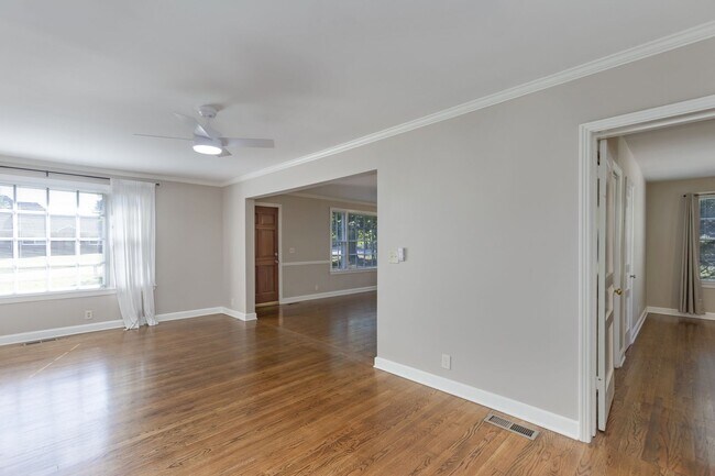 Building Photo - Cozy 3BD/2BA in the heart of Green Hills/L...