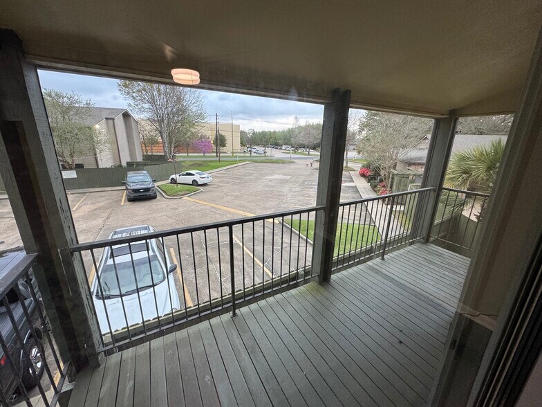 Building Photo - 220 Doucet Rd