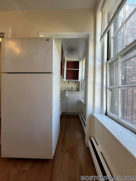 Building Photo - 41 Anderson St