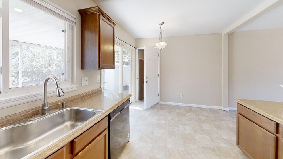 Building Photo - 2505 Gina Dr