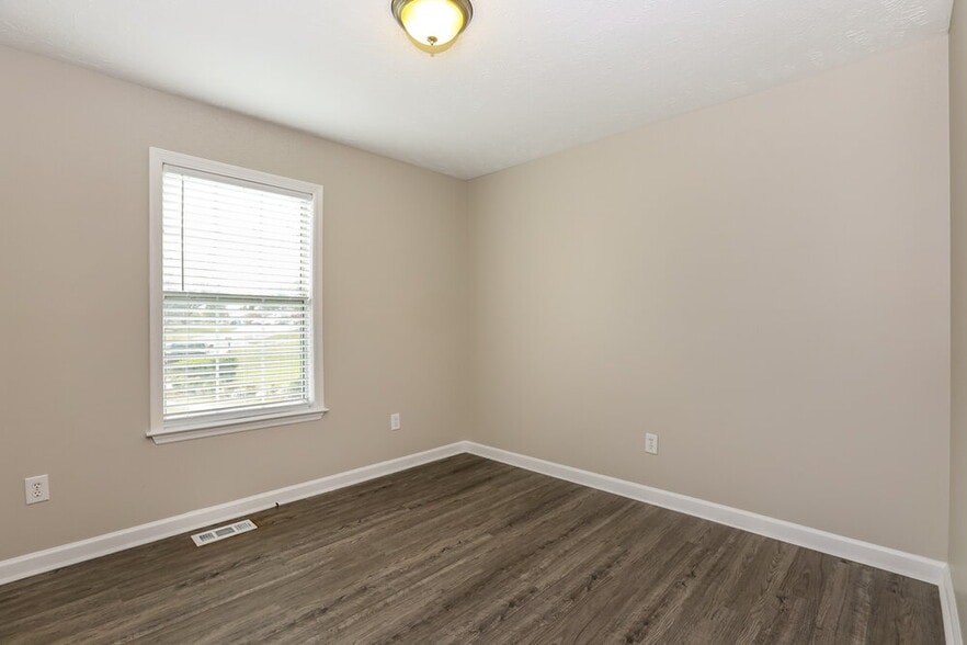 Building Photo - 425 Jonesboro Ct