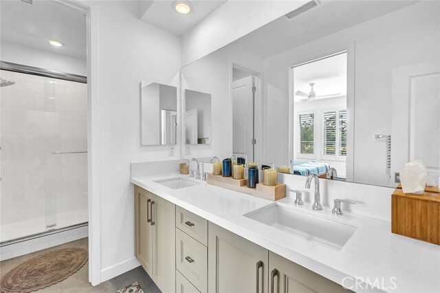 Building Photo - 1632 Doheny Way