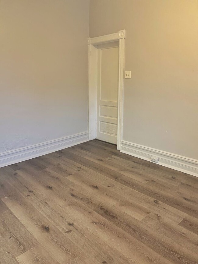 Building Photo - 448 N 6th St